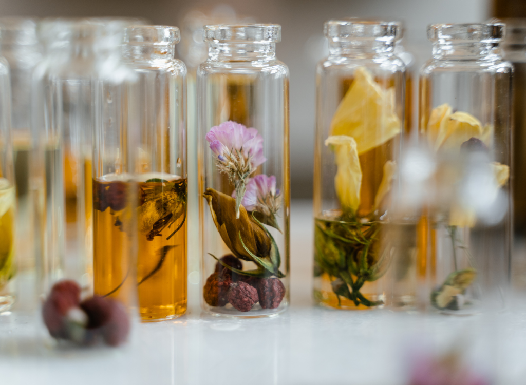 Sustainability in Perfumery and bottle design with flowers